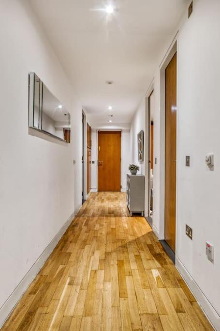 Appartamento 3 Bdr & 2 Bathroom In Bond Street- Central *