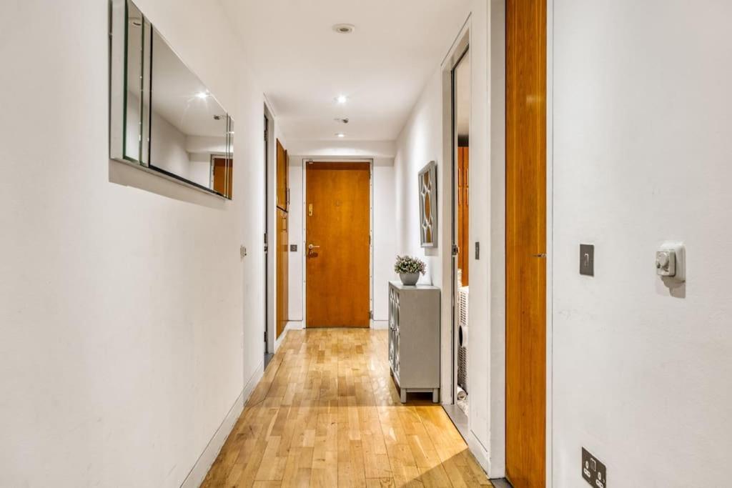 3 Bdr & 2 Bathroom In Bond Street- Central Londra