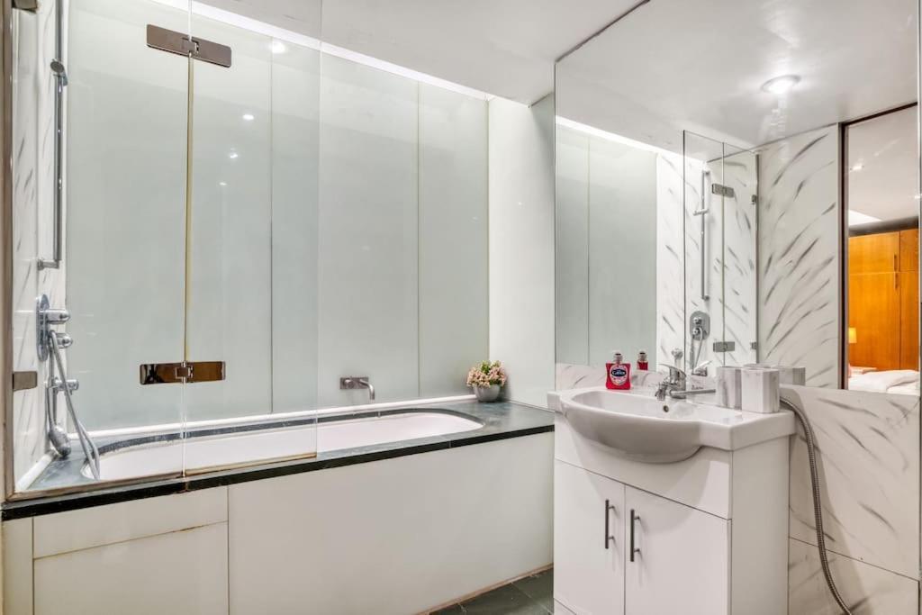 3 Bdr & 2 Bathroom In Bond Street- Central Appartamento *