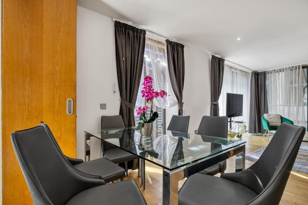 3 Bdr & 2 Bathroom In Bond Street- Central * Londra