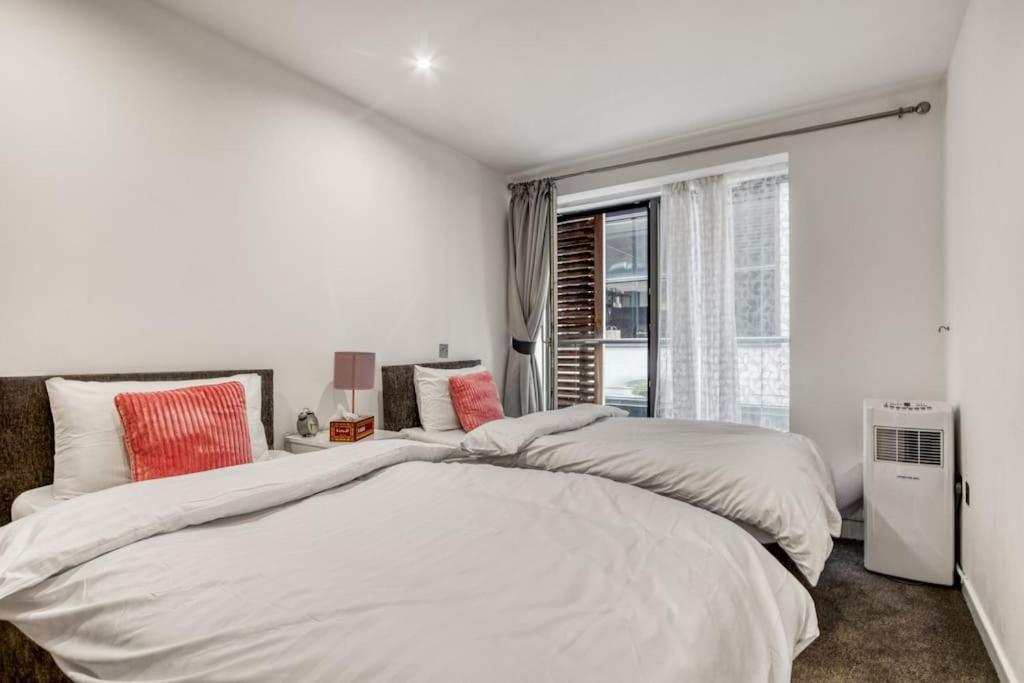 3 Bdr & 2 Bathroom In Bond Street- Central Londra