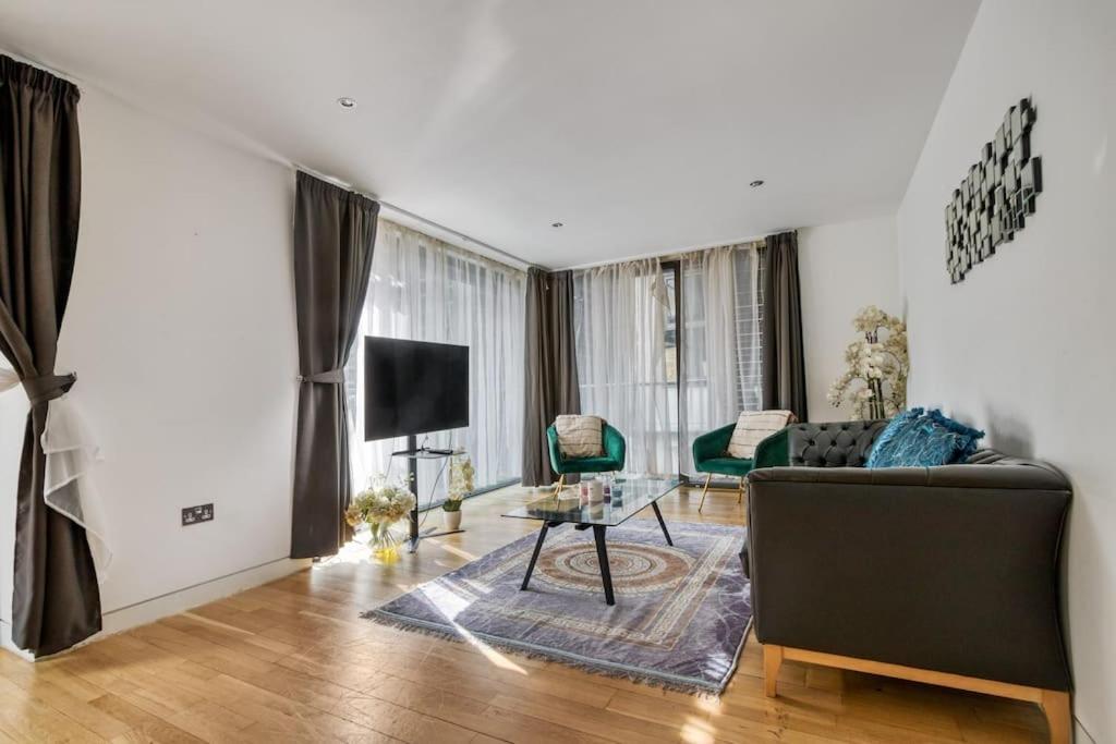 3 Bdr & 2 Bathroom In Bond Street- Central Appartamento