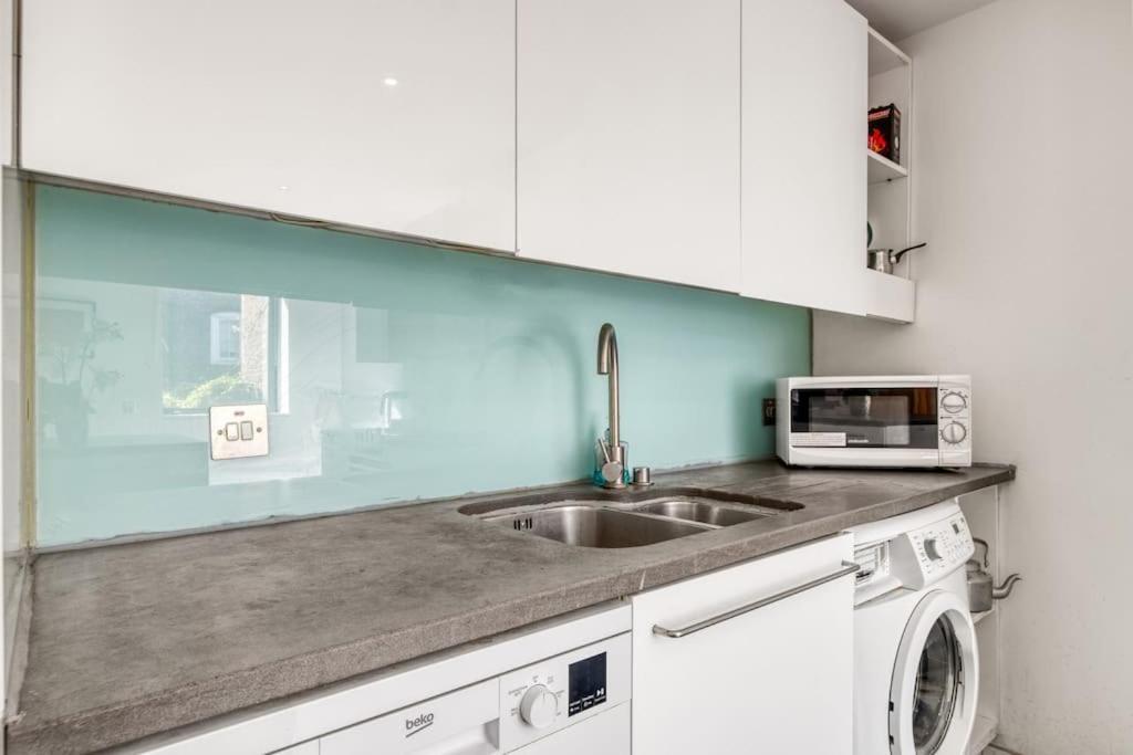 3 Bdr & 2 Bathroom In Bond Street- Central *