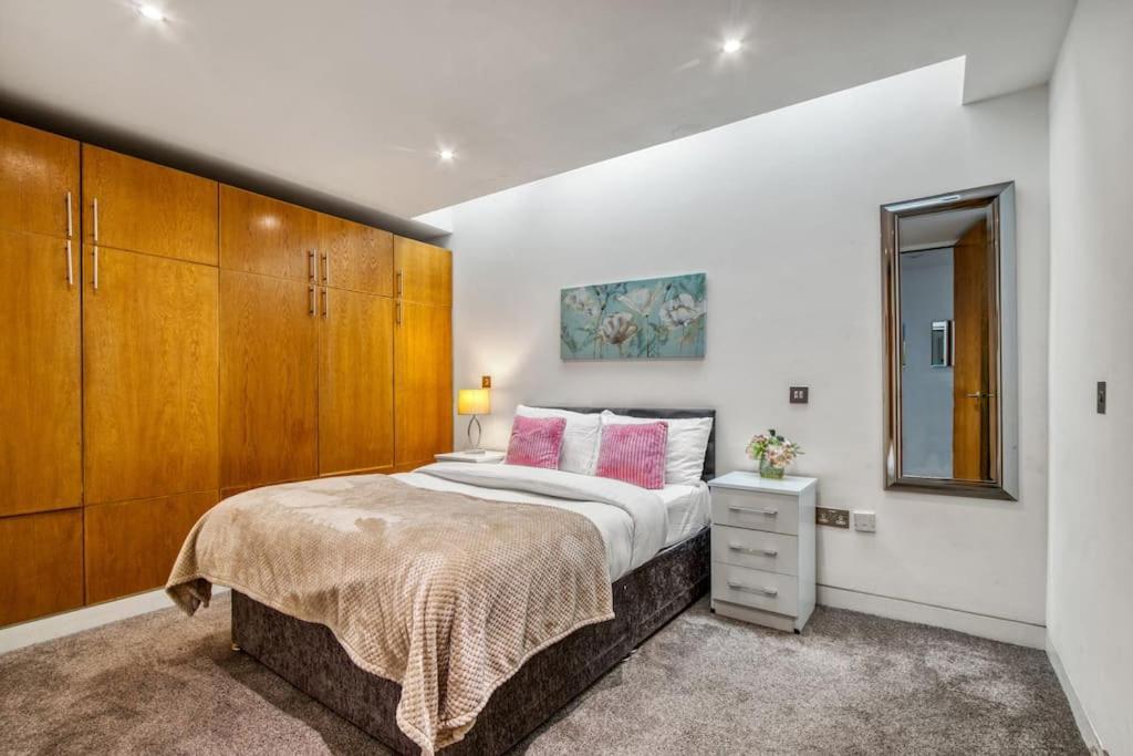 3 Bdr & 2 Bathroom In Bond Street- Central Appartamento *