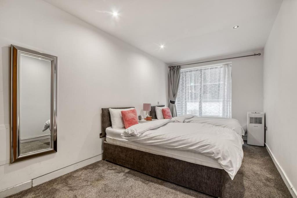 Appartamento 3 Bdr & 2 Bathroom In Bond Street- Central Londra