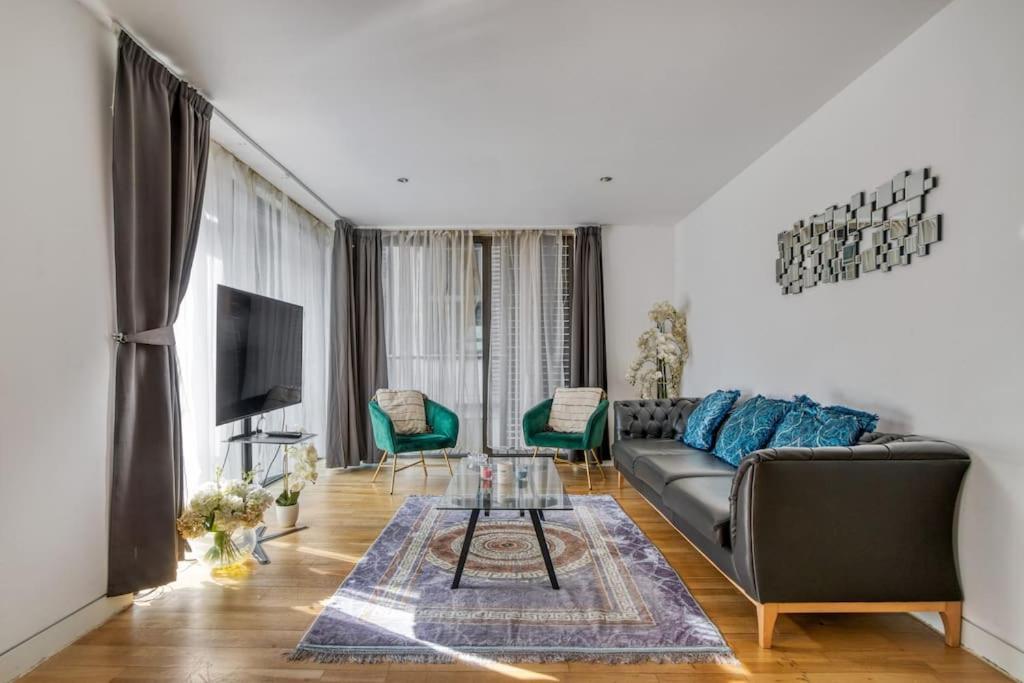 3 Bdr & 2 Bathroom In Bond Street- Central