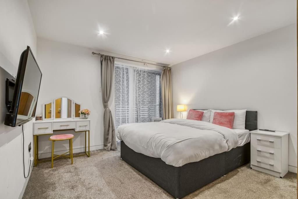 3 Bdr & 2 Bathroom In Bond Street- Central Apartment London