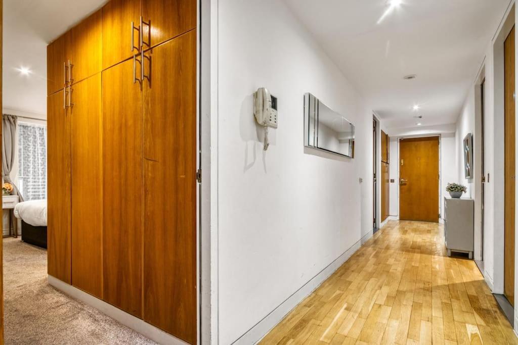 Apartment 3 Bdr & 2 Bathroom In Bond Street- Central
