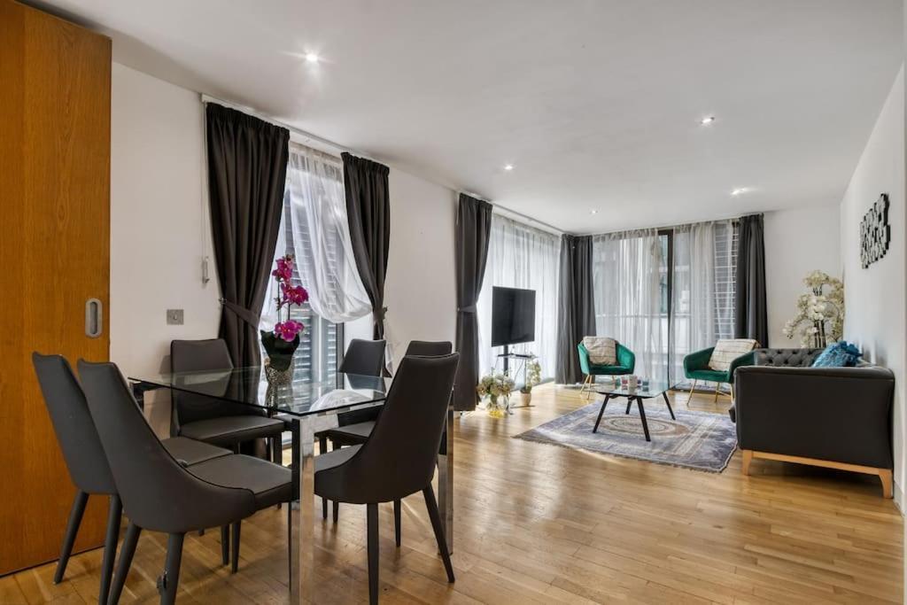 3 Bdr & 2 Bathroom In Bond Street- Central