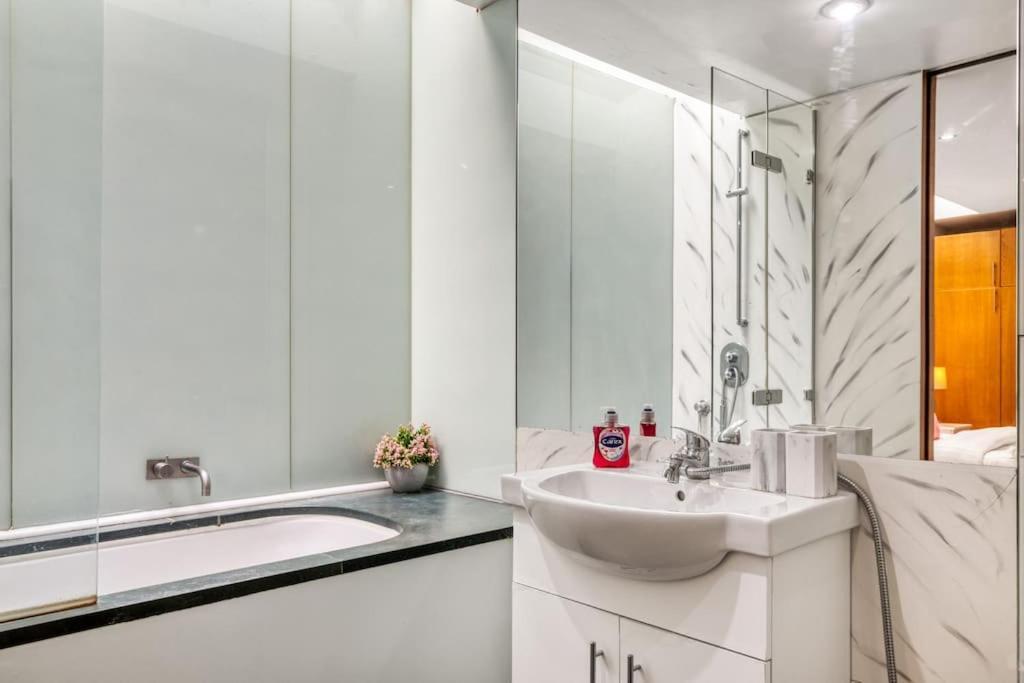 3 Bdr & 2 Bathroom In Bond Street- Central